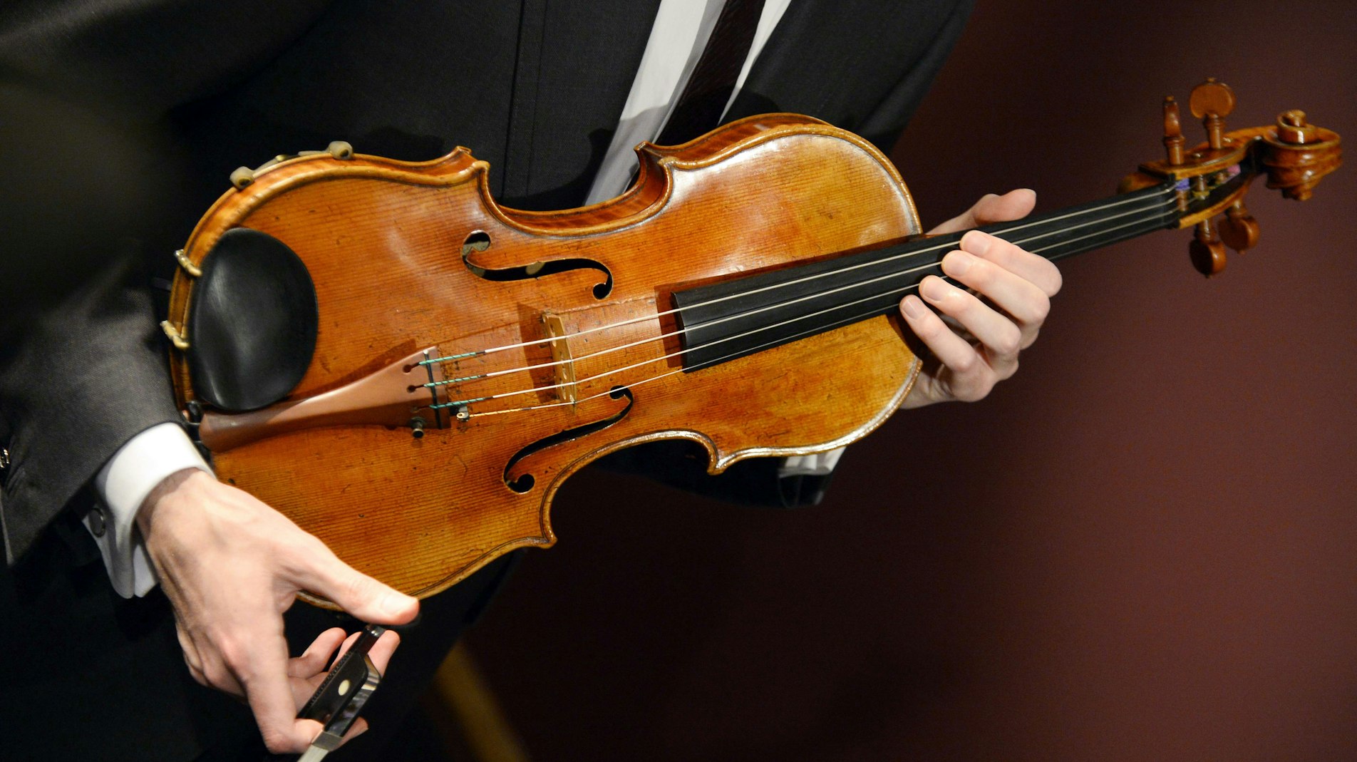 forbyde salg af Stradivarius-violiner - 2