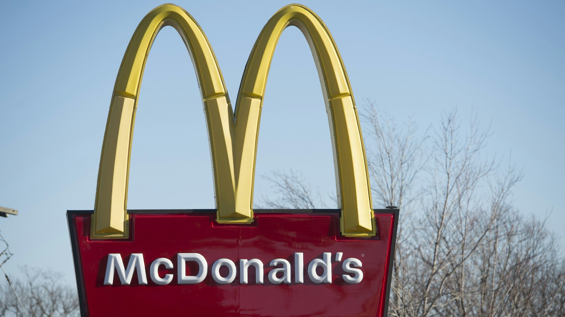 McDonalds' fyrer 15-årig: Spurgte ikke om kunde have Chili Cheese Tops - TV 2