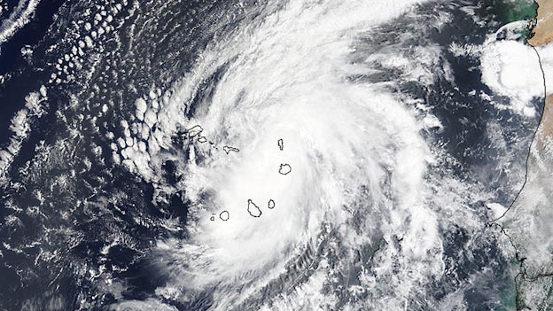 Første i over 120 Historisk hurricane ramte Kap Verde-øerne - TV 2